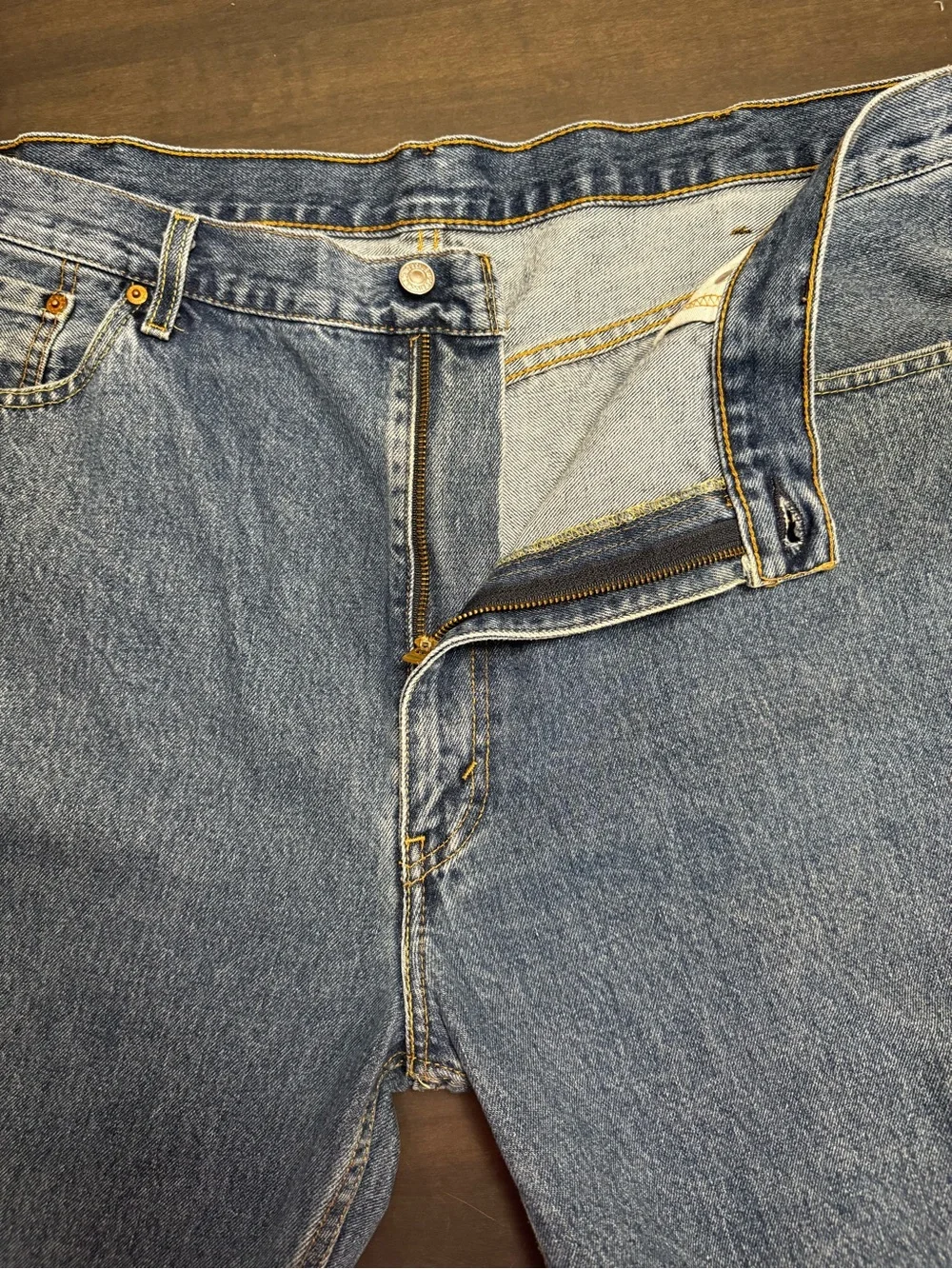 Levi’s 550 Blue Jeans 46 x 30 Med Wash Relaxed Denim Zip fly 5 pocket